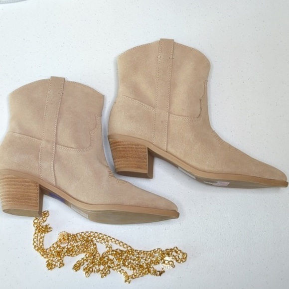 Dolce Vita Solow Western Bootie -Size 8.5 and 9 Dune Suede Color - Picture 3 of 16